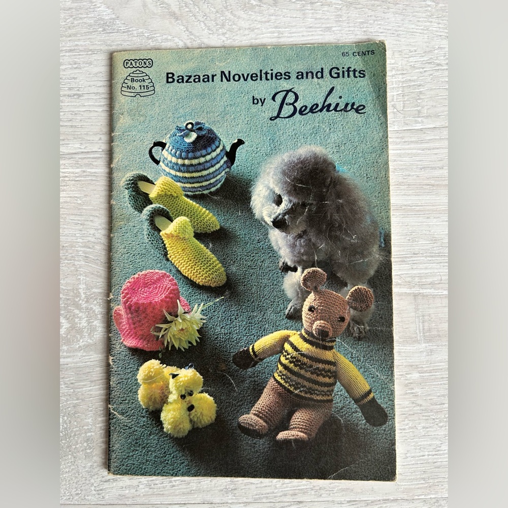 Patons Book No. 115 ‘Bazaar Novelties and Gifts by Beehive’